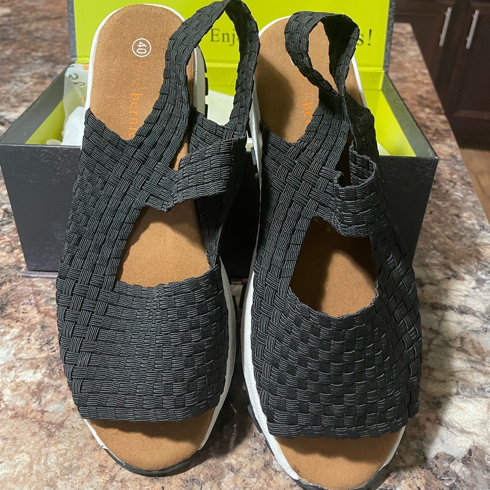 Bernie Mev shoes.            New in box